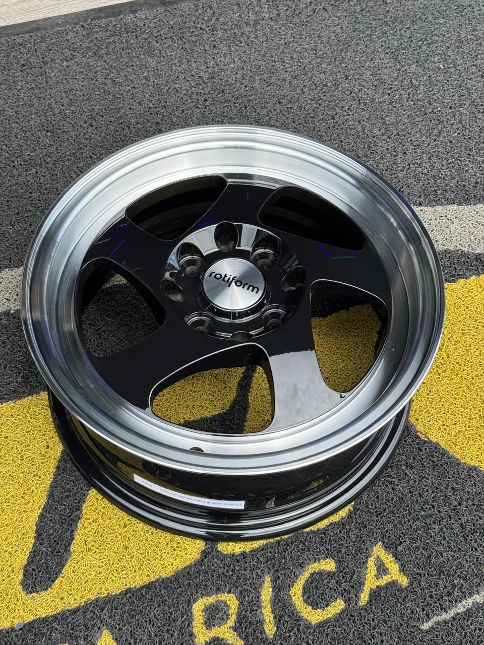 A1652 14X5.5 8X100/ 114.3 ET38 CB73.1