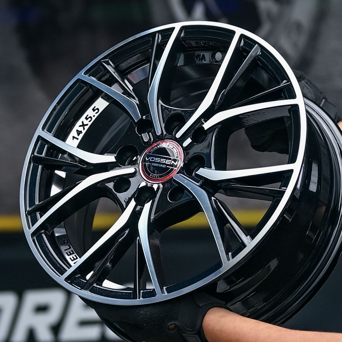 A1726 14X5.5 8X100/114.3 ET38 CB73.1