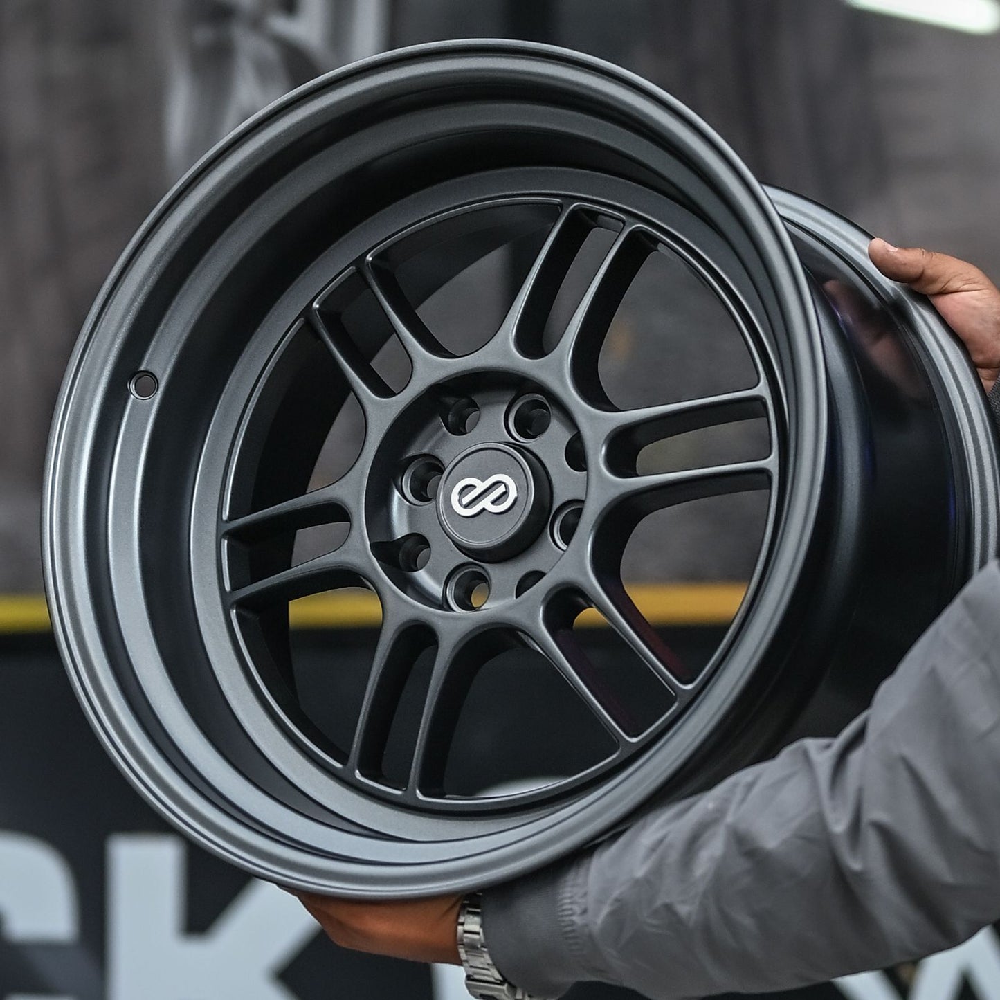 AD74H-134 17x9 8x100/114.3 ET15 CB73.1