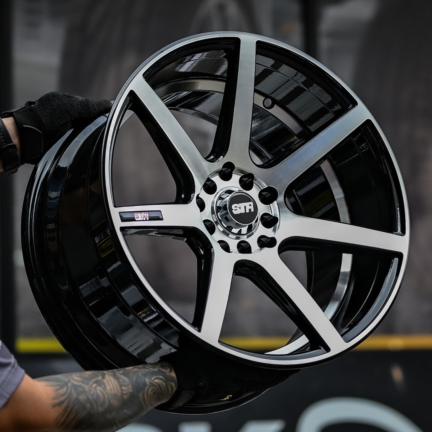 AD75H-383 17X9 10/100/114.3 ET25 CB73.1