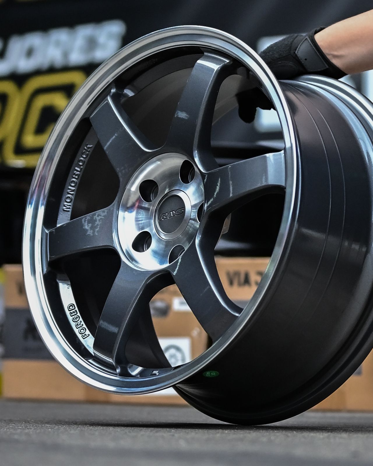 AD75H-477 17X8 5X114.3 ET42 CB73.1