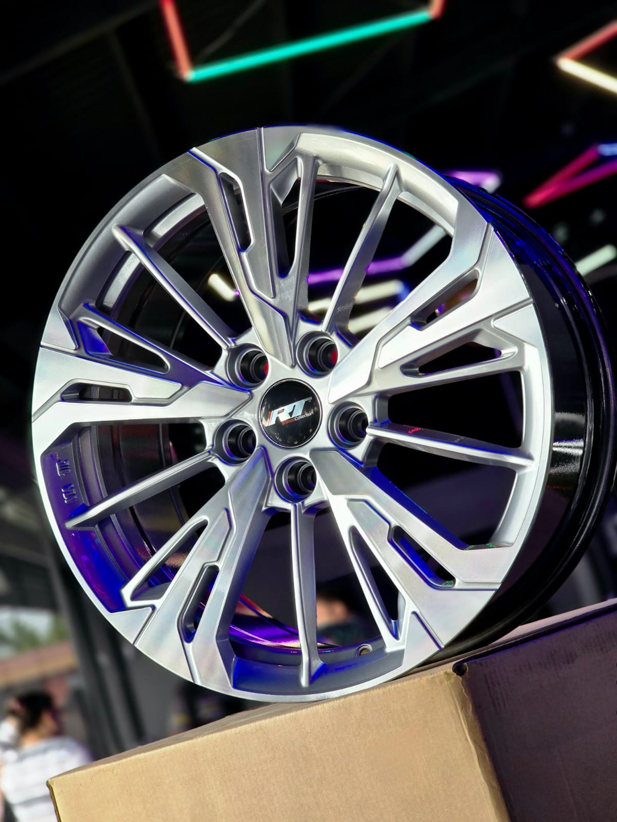 AD85H-141 18X8 5X114.3 ET35 CB73.1