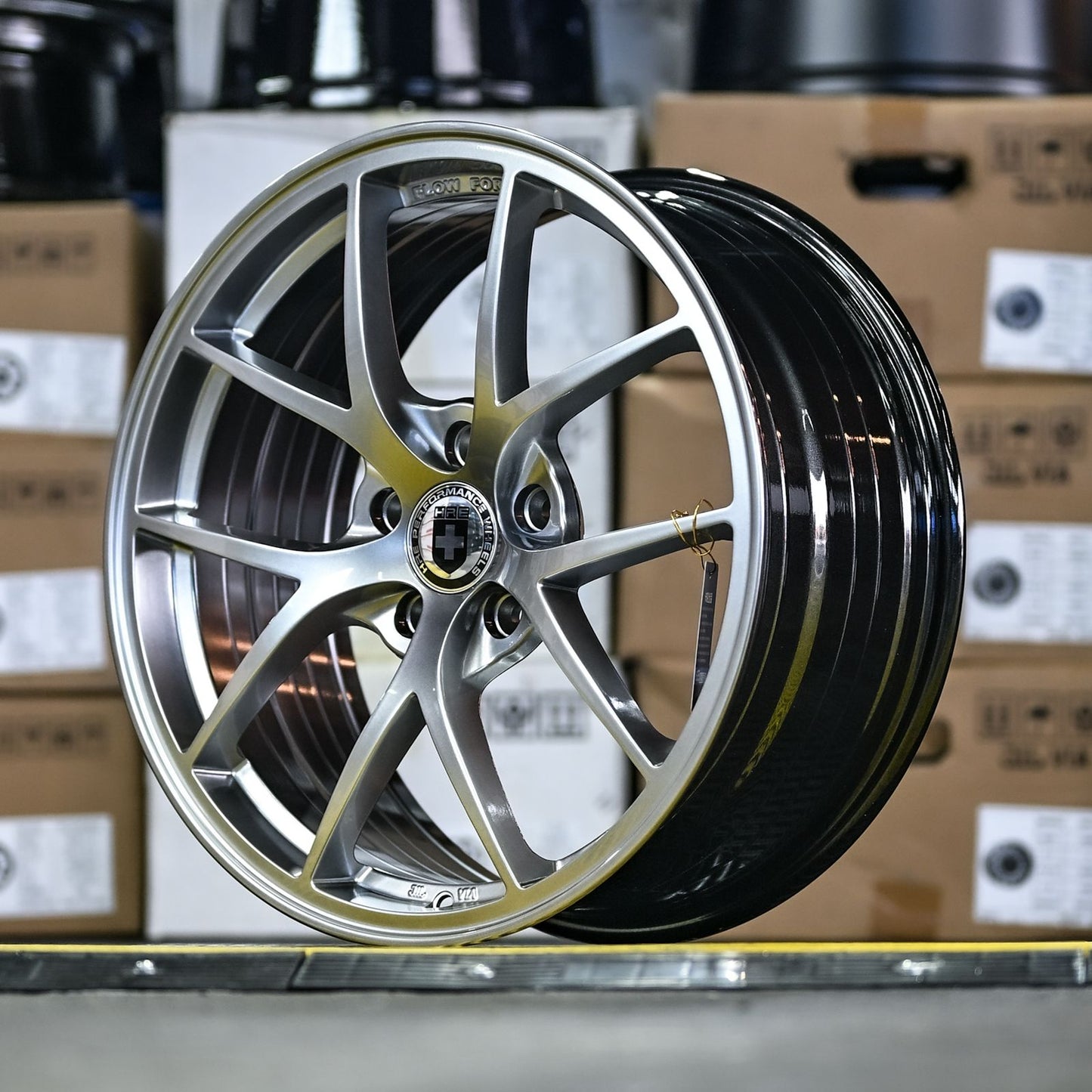 AD85H-154 18X8 5X114.3 ET40 CB73.1