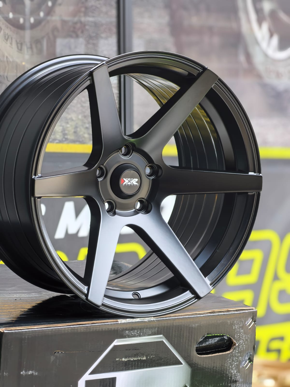 AD85H-166 18X10.5 5X114.3 ET15 CB73.1