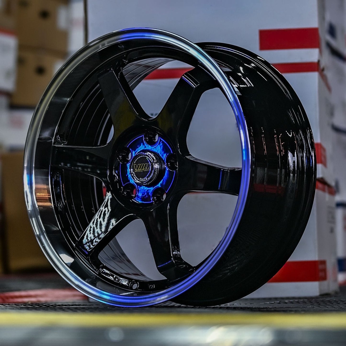 AD85H-172 18X8 5X114.3 ET40 CB73.1