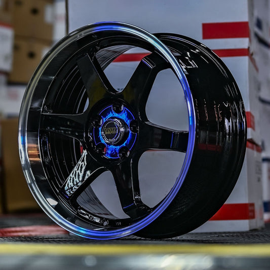 AD85H-172 18X8 5X114.3 ET40 CB73.1