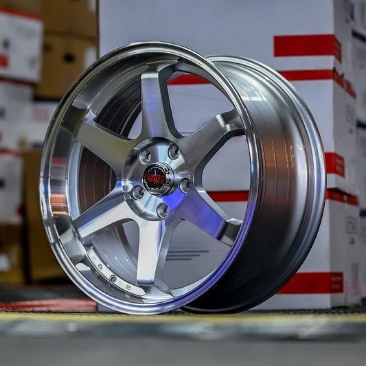 AD85H-173 18x8 5X114.3 ET40 CB73.1