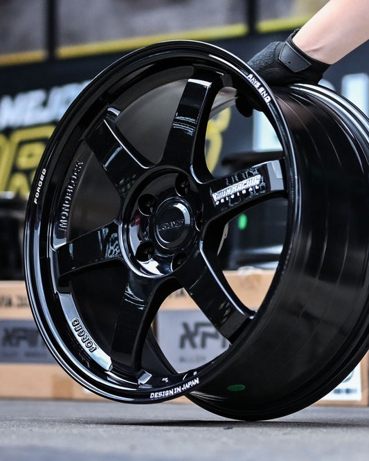 AD85H-228 18X8.5 5x114.3 ET42 CB73.1