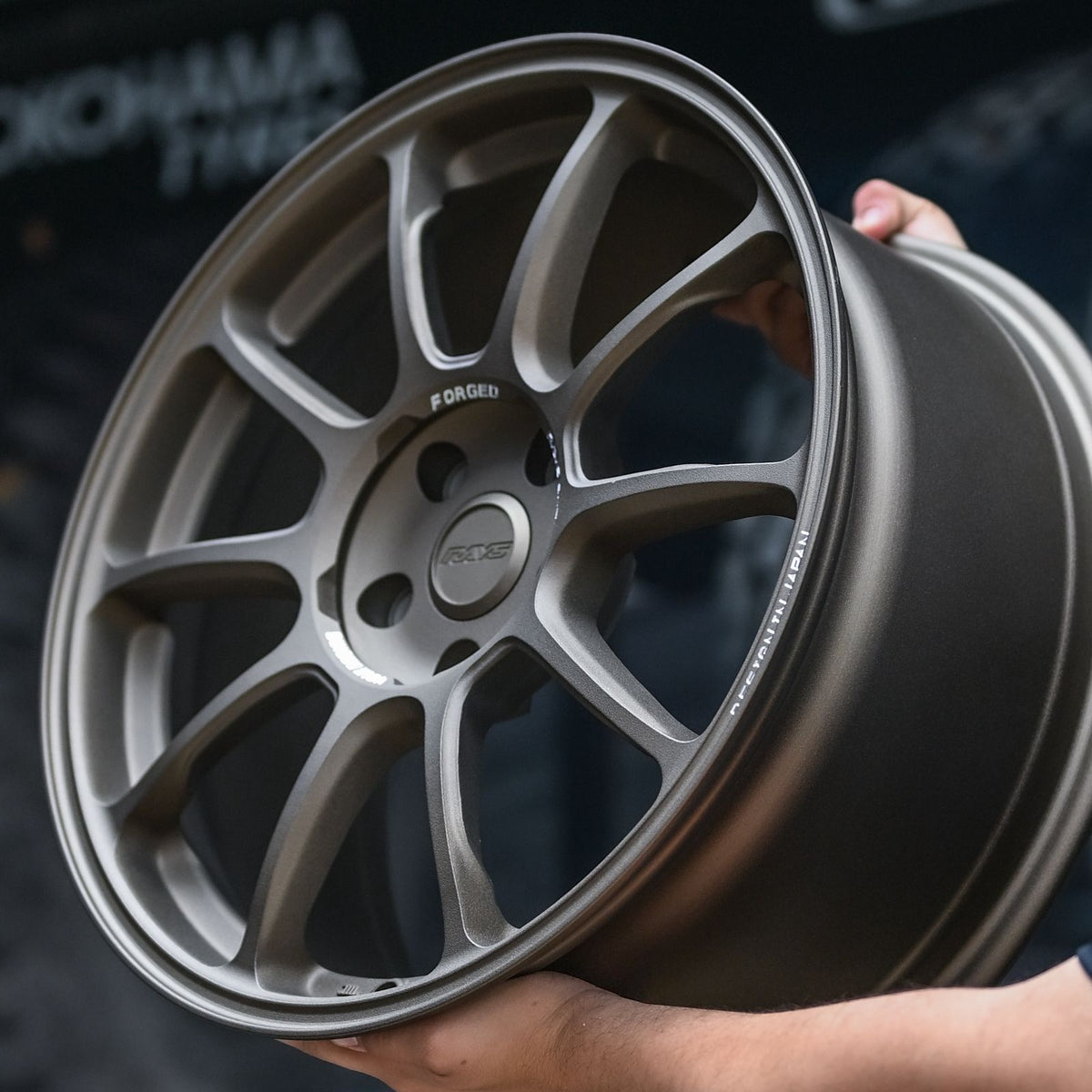 AD85H-230 18X8.5 5X114.3 ET42 CB73.1