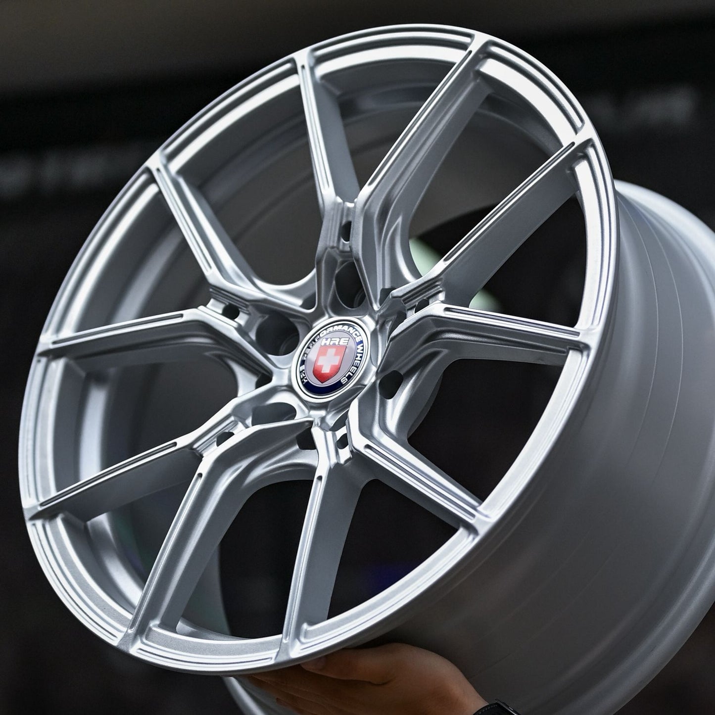 AD85H-243 18X8 5x114.3 ET38 CB73.1