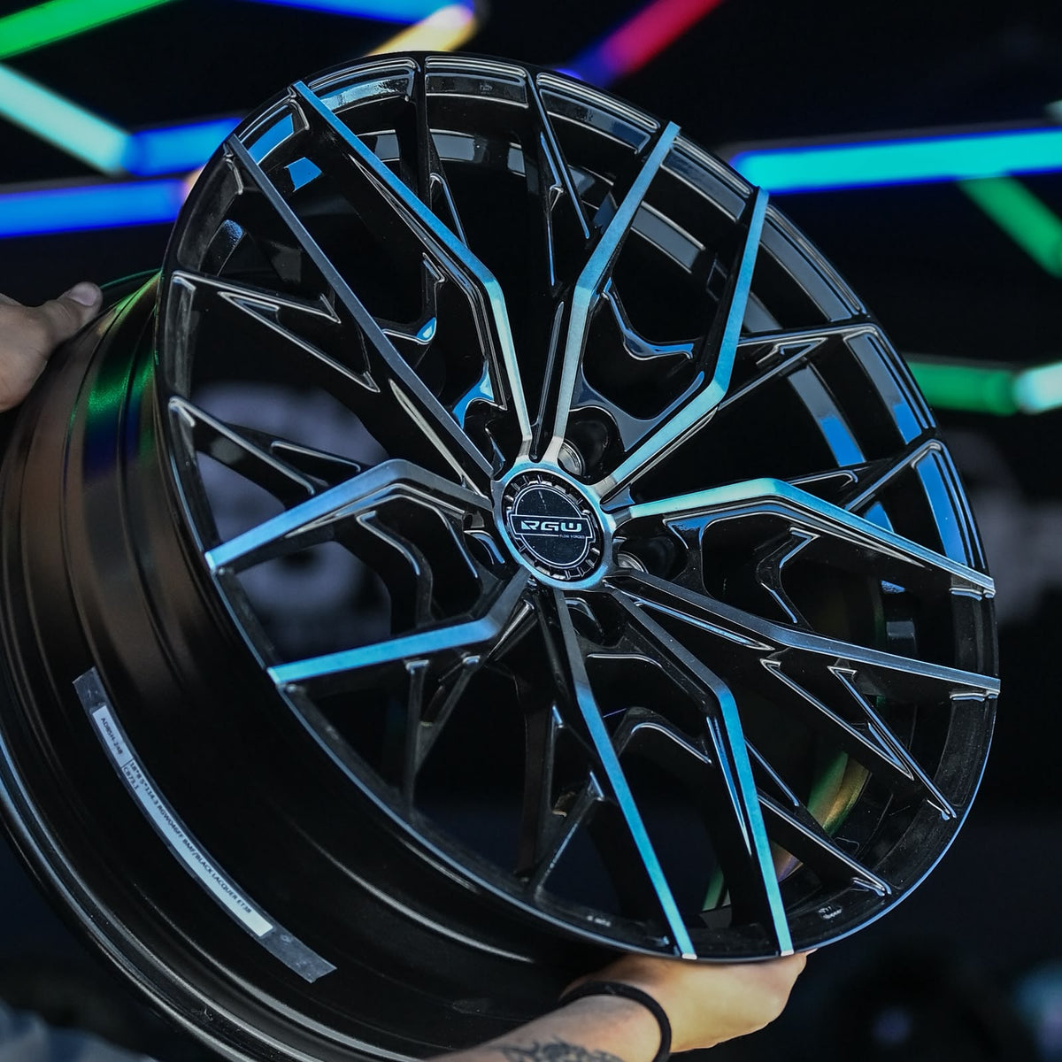 AD85H-250 18X8.5 5X114.3 ET40 CB73.1