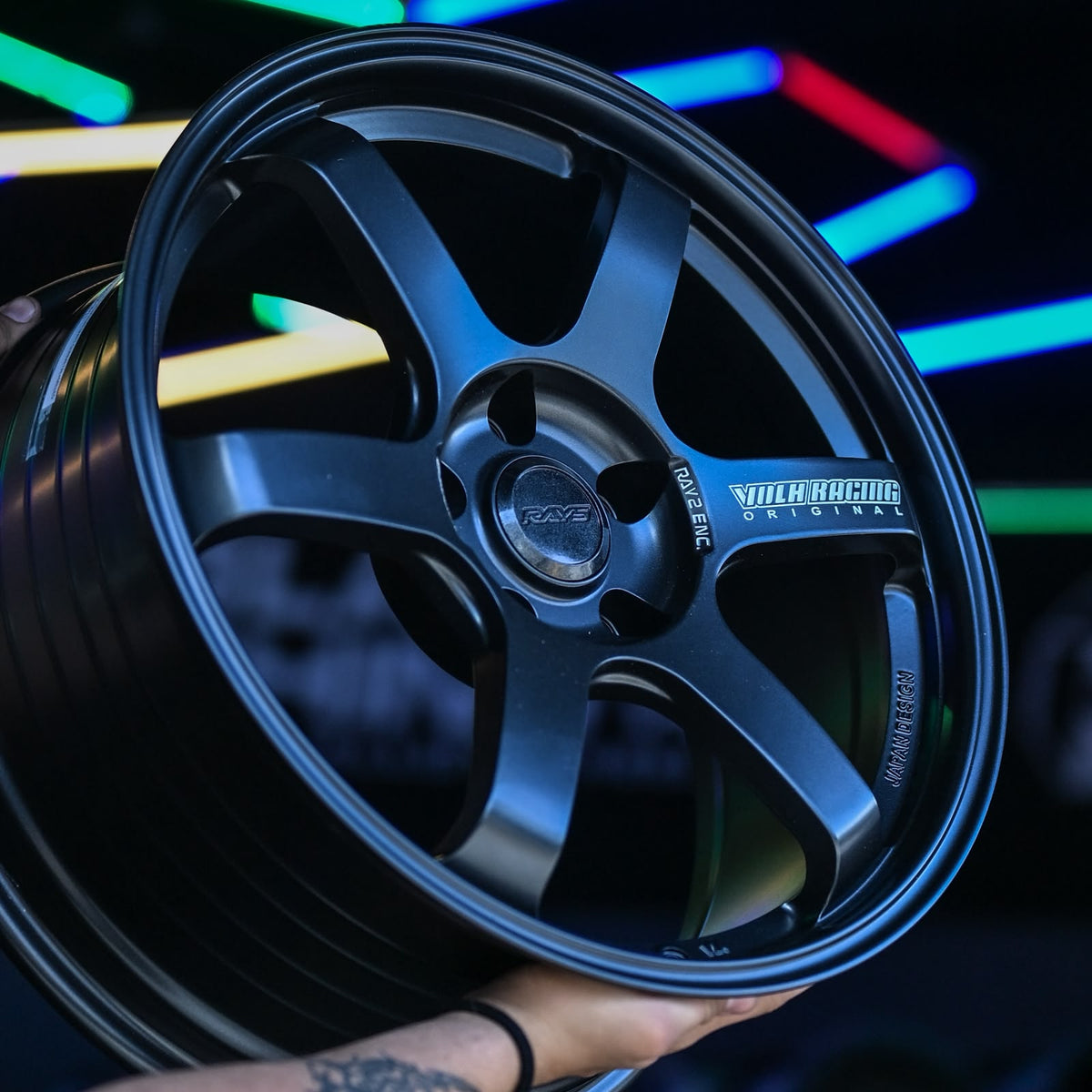AD85H-258 18X8.5 5X114.3 ET35 CB73.1