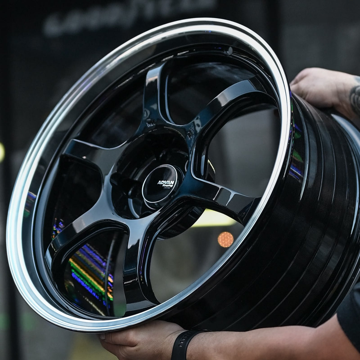 AD85H-272 18X8.5 5X114.3 ET42 CB73.1