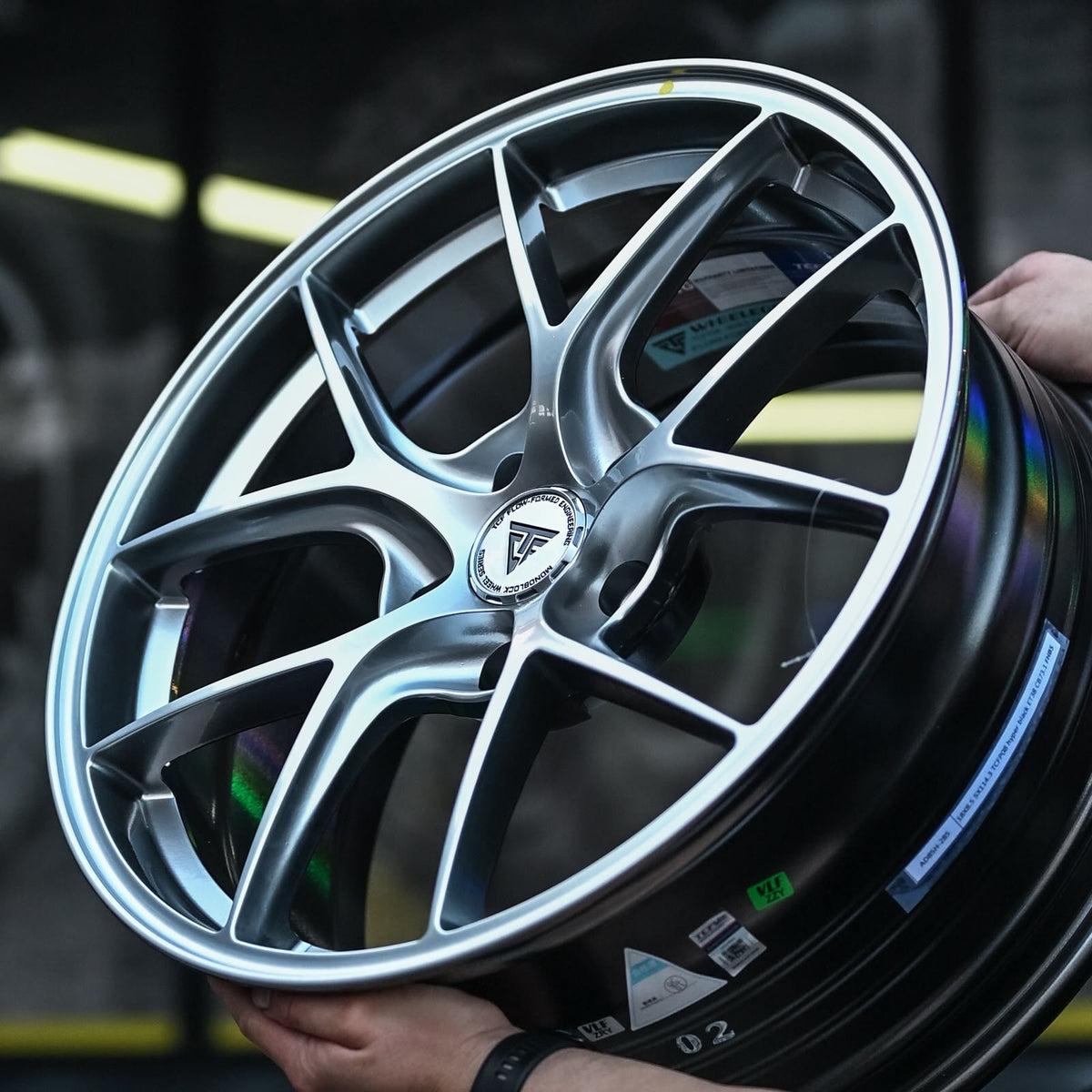 AD85H-285 18X8.5 5X114.3 ET38 CB73.1