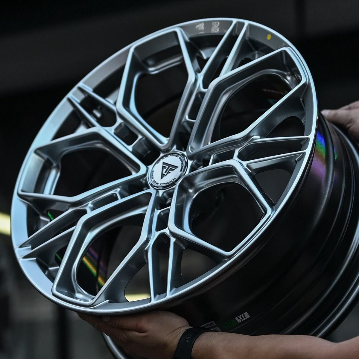 AD85H-286 18X8.5 5X114.3 ET38 CB73.1