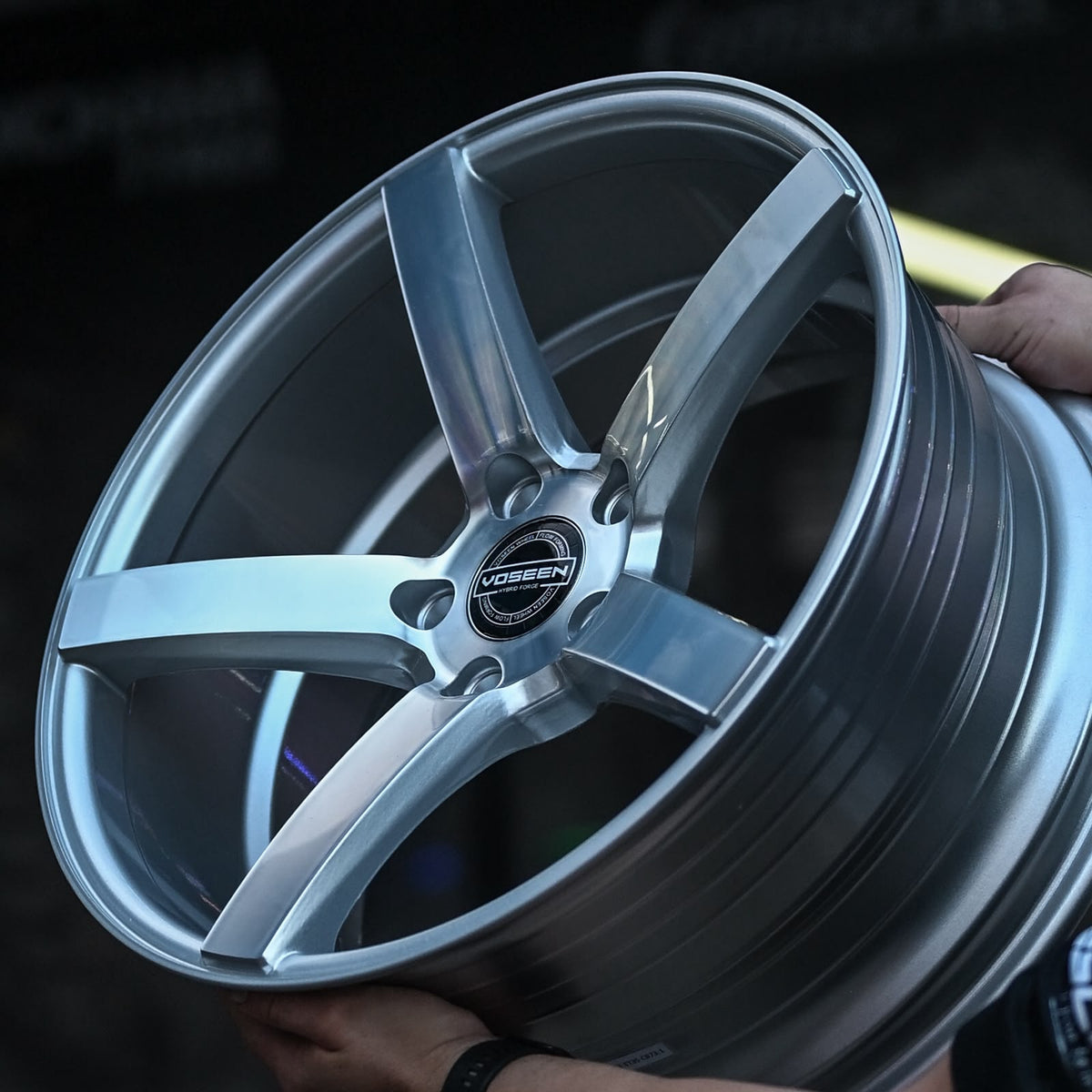 AD85H-289 18X8.5 5x114.3 ET35 CB73.1
