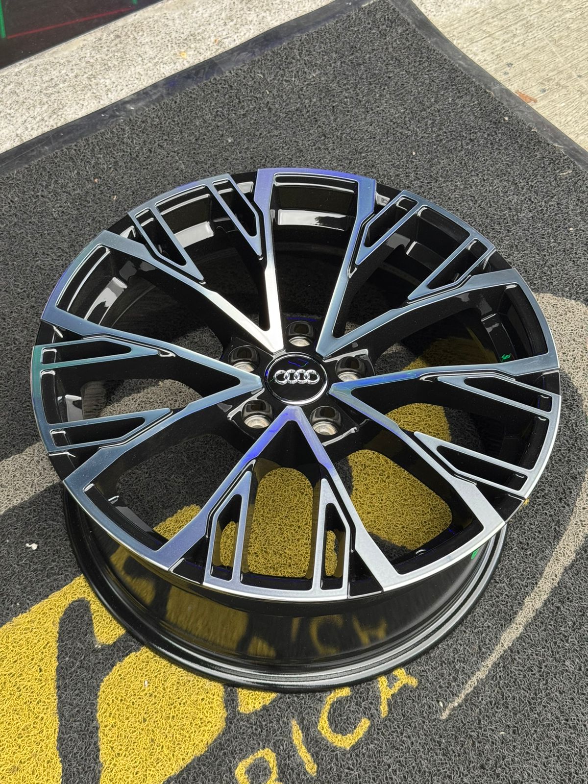 AD85HG-42 18X8 5X112 ET35 CB66.5