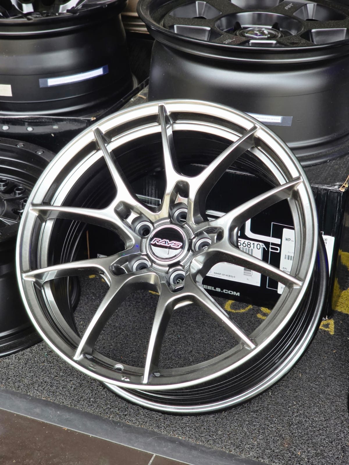 AD85HT-15 18X8 5X108 ET35 CB73.1