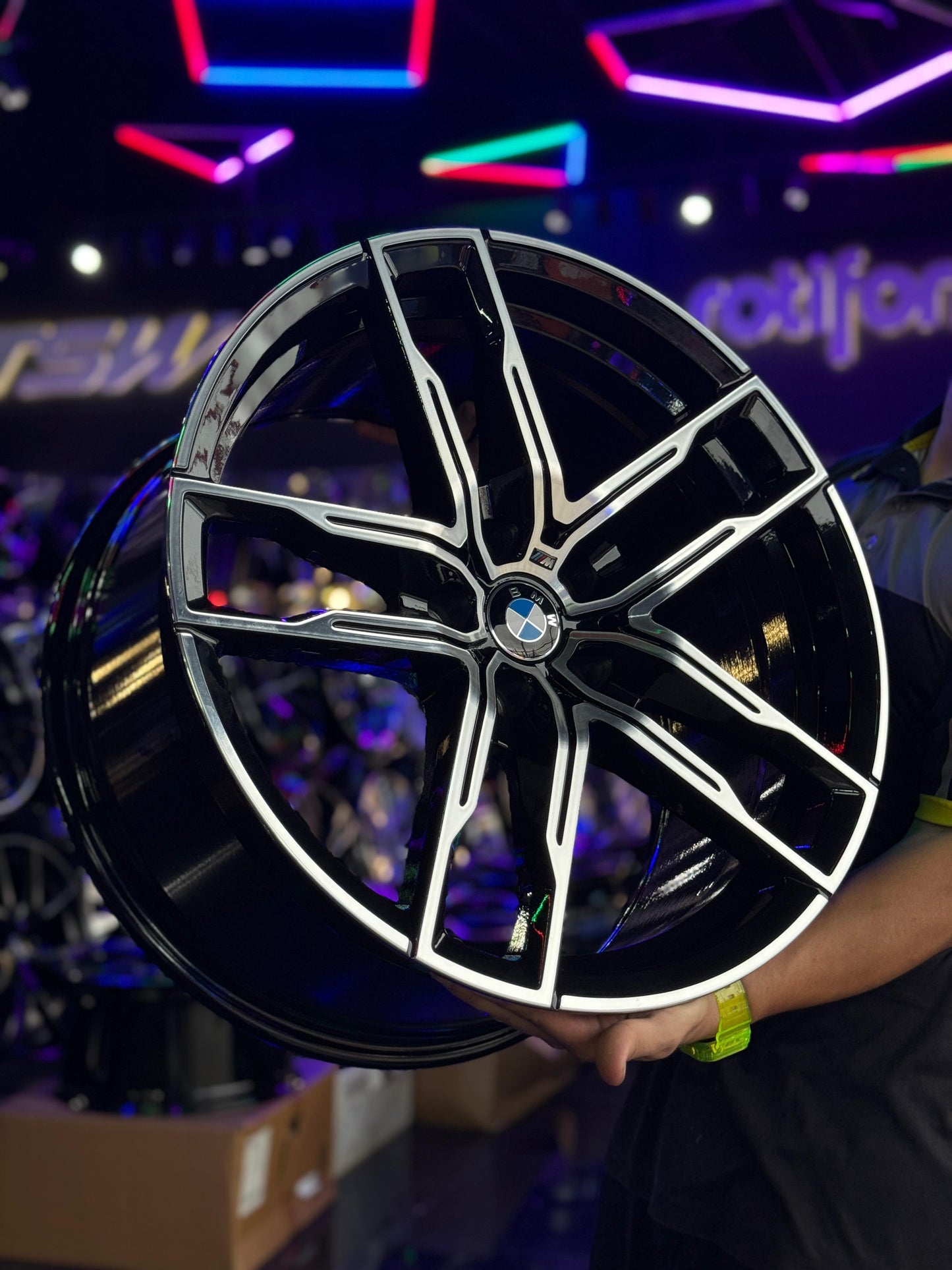 AD9M5H-84 19X8.5 5X112 ET30 CB66.5 + AD9M5H-85 19X9.5 5X112 ET35 CB66.5