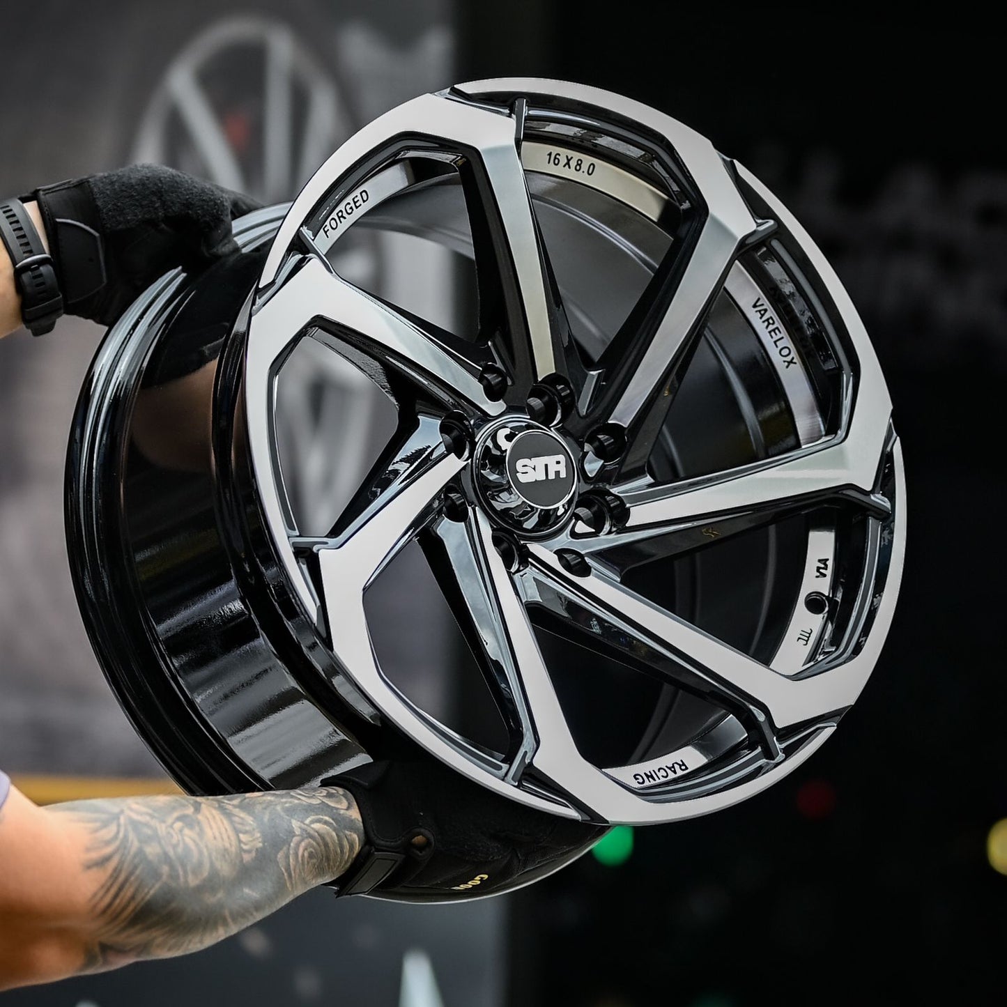 ADX84H-176 16X8 8X100/114.3 ET20 CB67.1