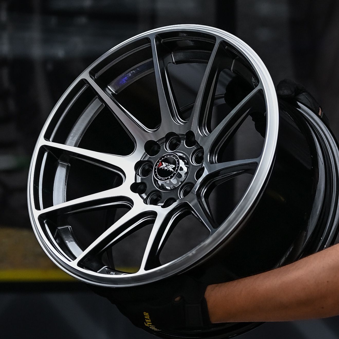 ADX85H-236 16X8 10X100/114.3 ET25 CB73.1