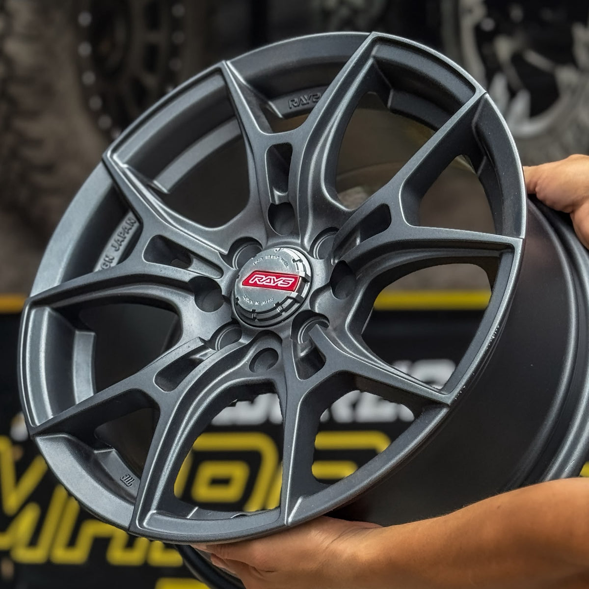 ADX84H-132 16X7 8X100/114.3 ET38 CB73.1