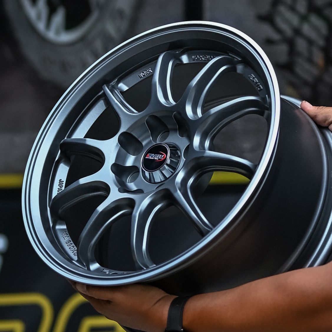 AQX74H-562 15X7 8X100/114.3 ET35 CB73.1