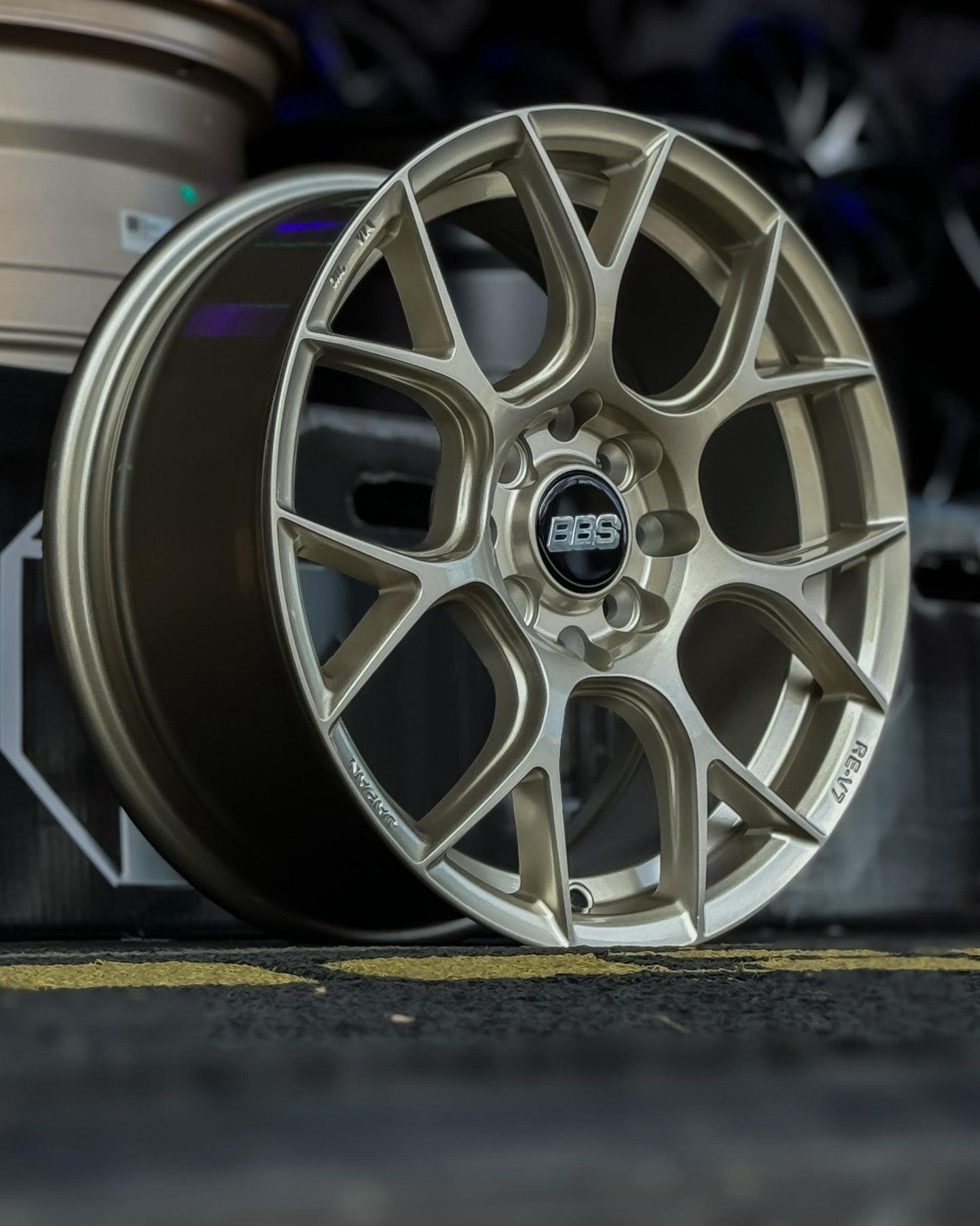 AQX74H-568 15X6.5 8X100/114.3 ET38 CB73.1