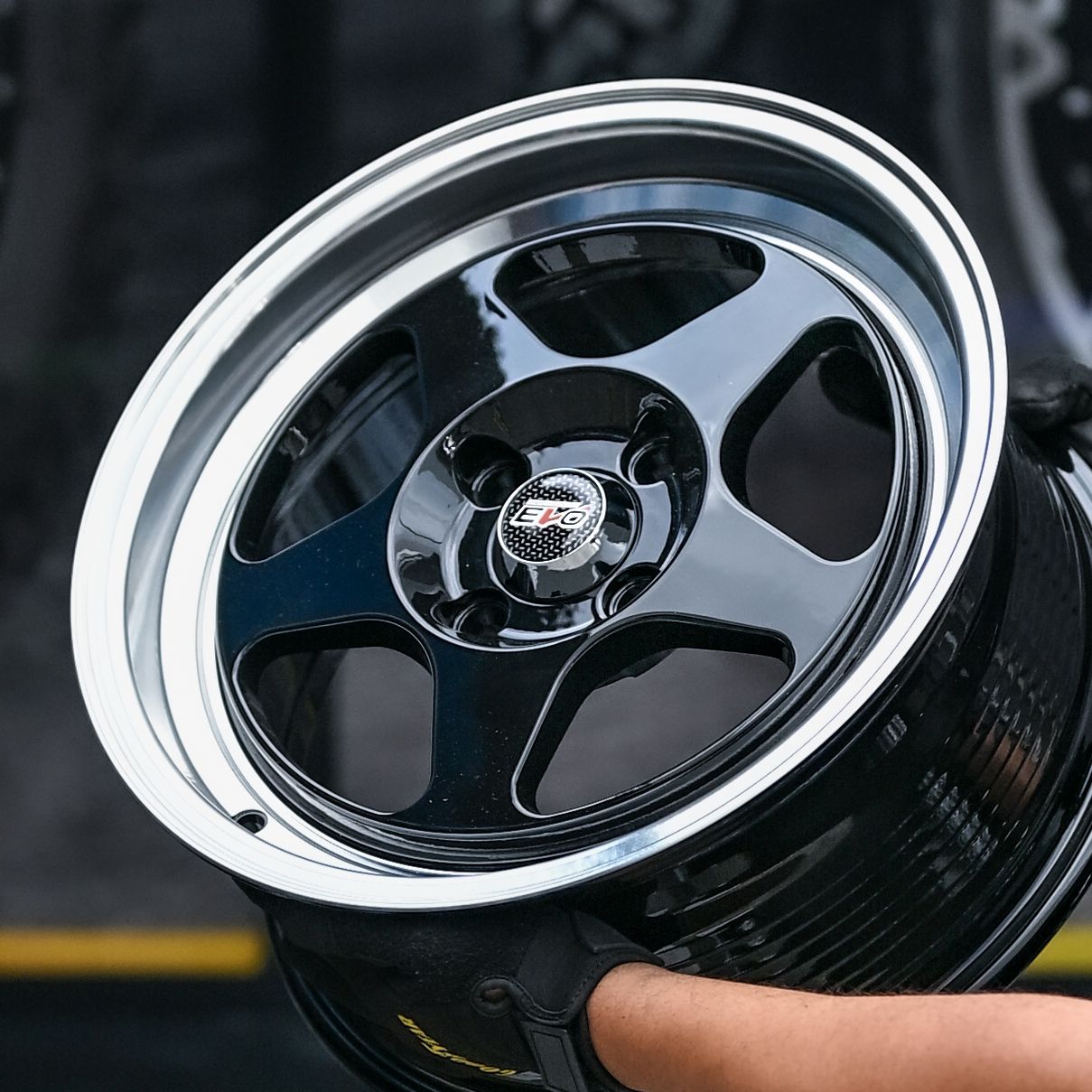 AQX74H-626 15x7.0 8x100/114.3 ET35 CB73.1