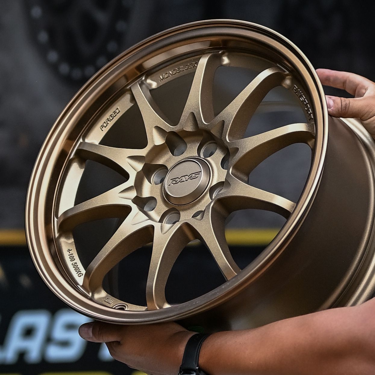 AQX74H-628 15X7 8X100/114.3 ET35 CB73.1