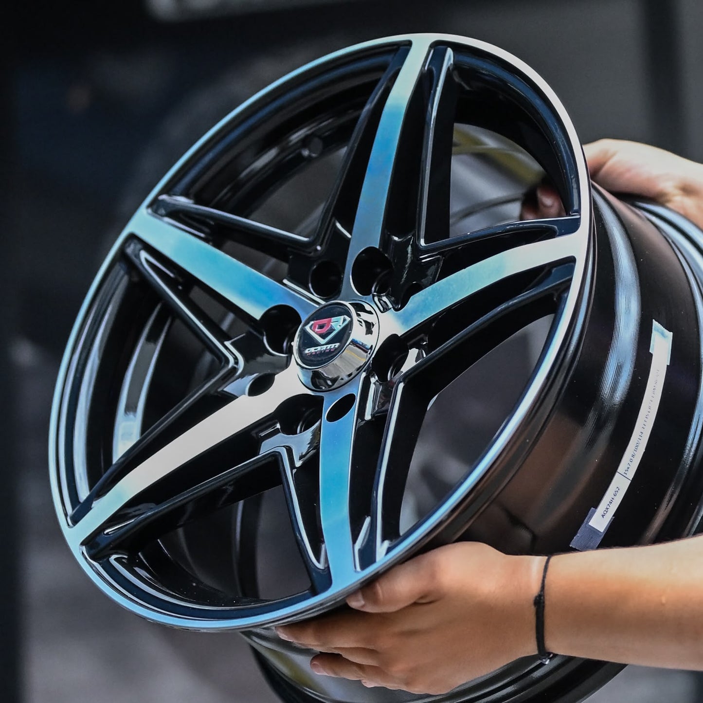AQX74H-652 15x7.0 8X100/114.3 ET35 CB73.1 BM