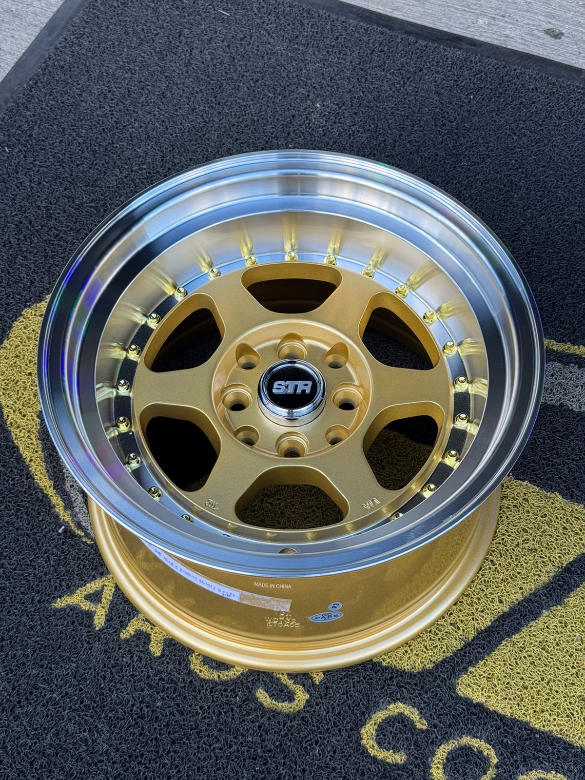 AQX84H-348 15X8.5 8/100/114.3 ET0 CB73.1