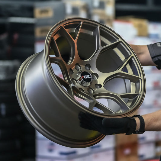 AQX84H-366 15X8.25 8X100/114.3 ET0 CB73.1