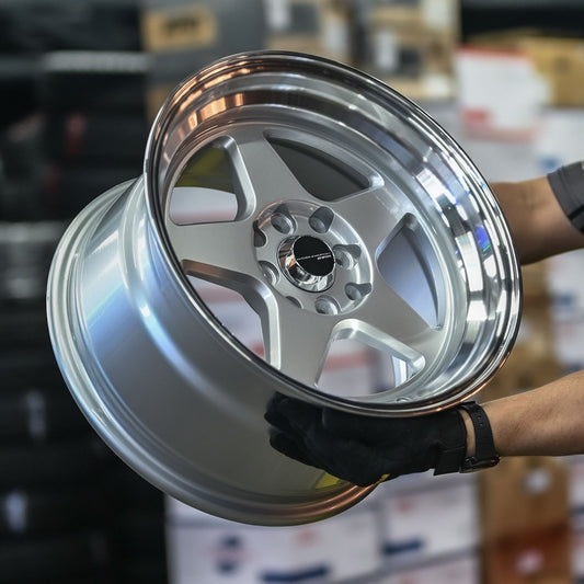 AQX84H-370 15x8.25 8x100/114.3 ET20 CB73.1