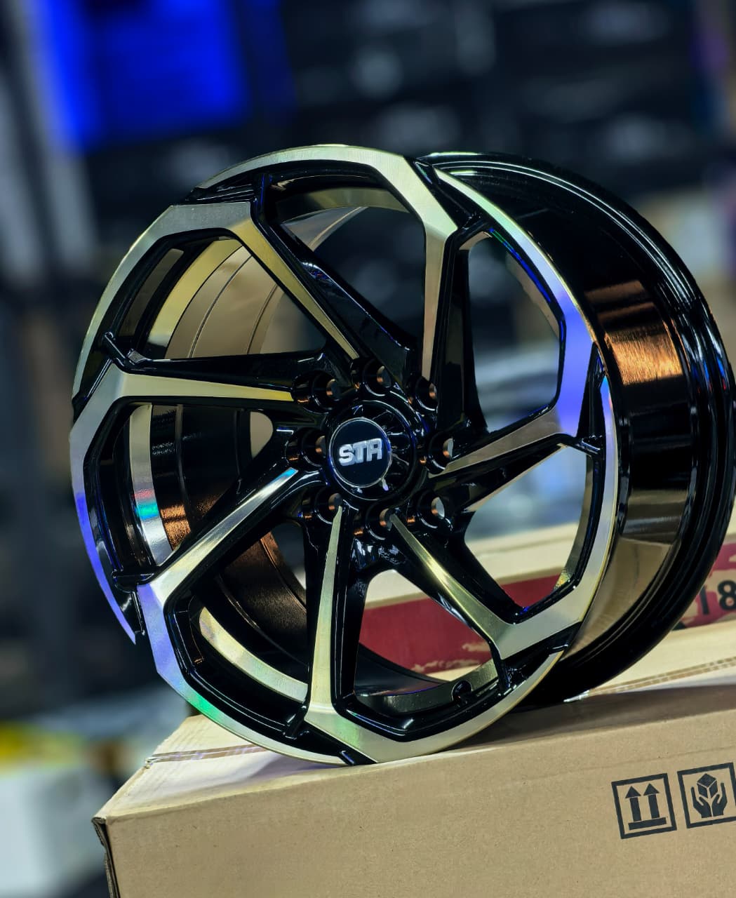 AQX84H-421 15X8 8/100/114.3 ET20 CB73.1