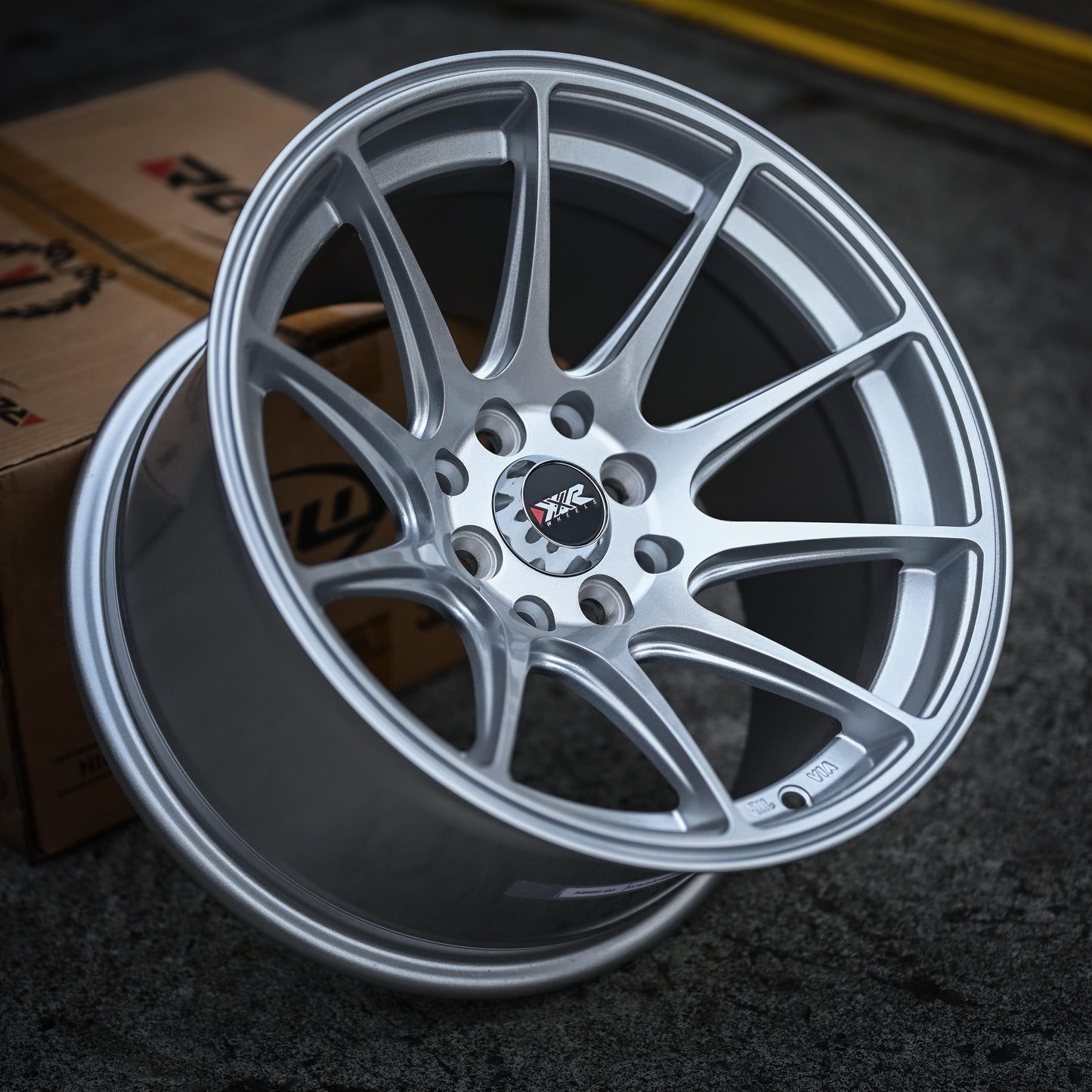 AQX84H-452 15X8.25 8X100/114.3 ET0 CB73.1