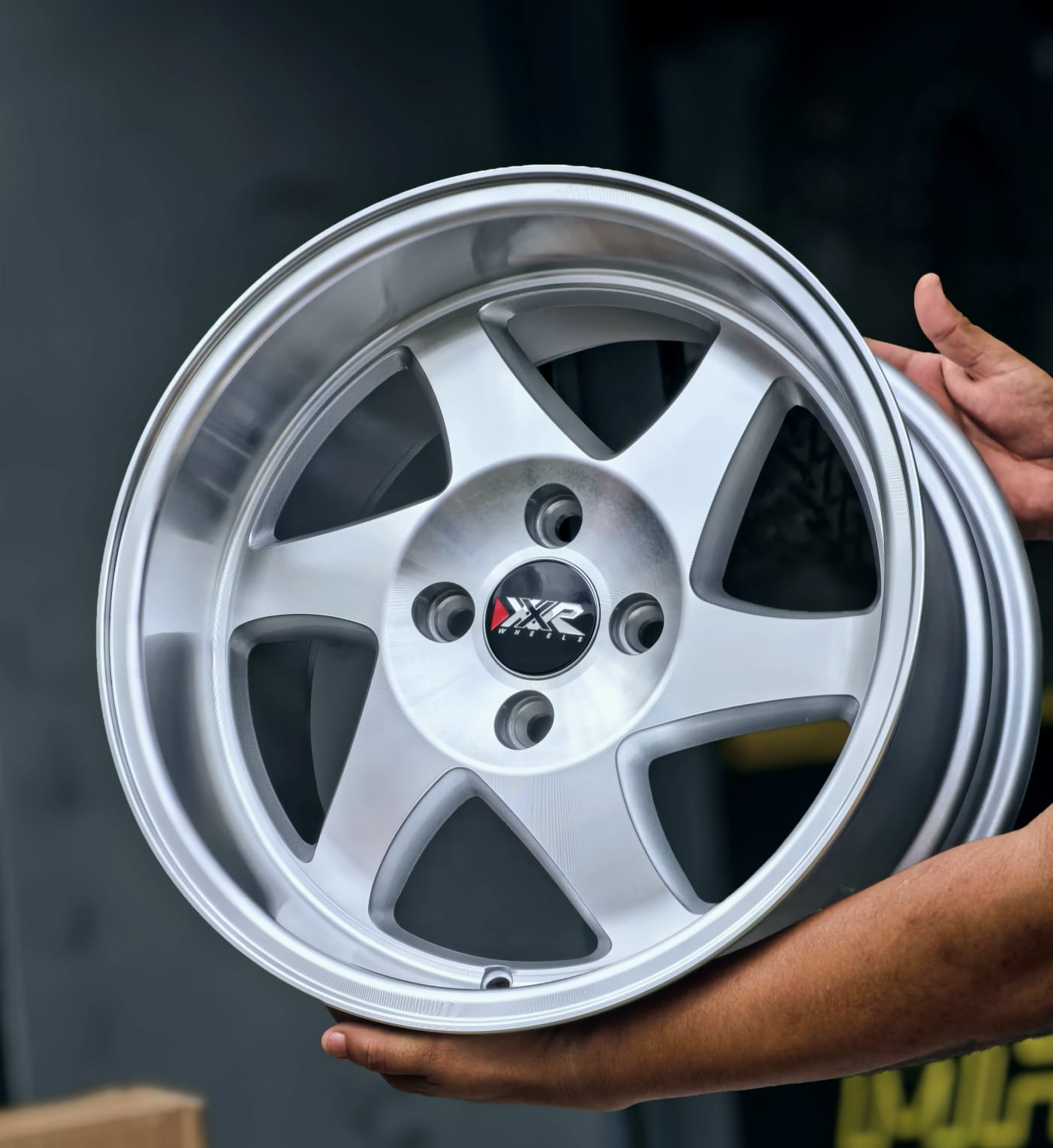 *AQX84H-519* 15x8.0 4x100 ET20 CB73.1