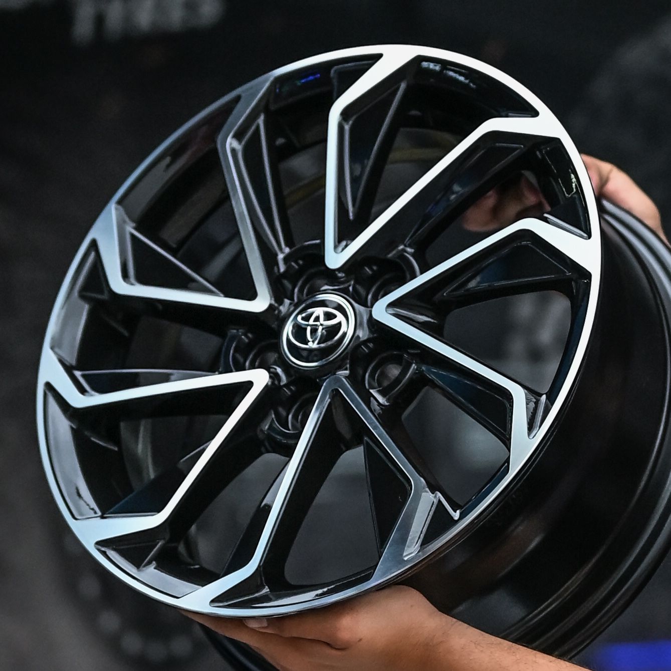 AQX85H-113 15X6.5 5x100 ET40 CB54.1