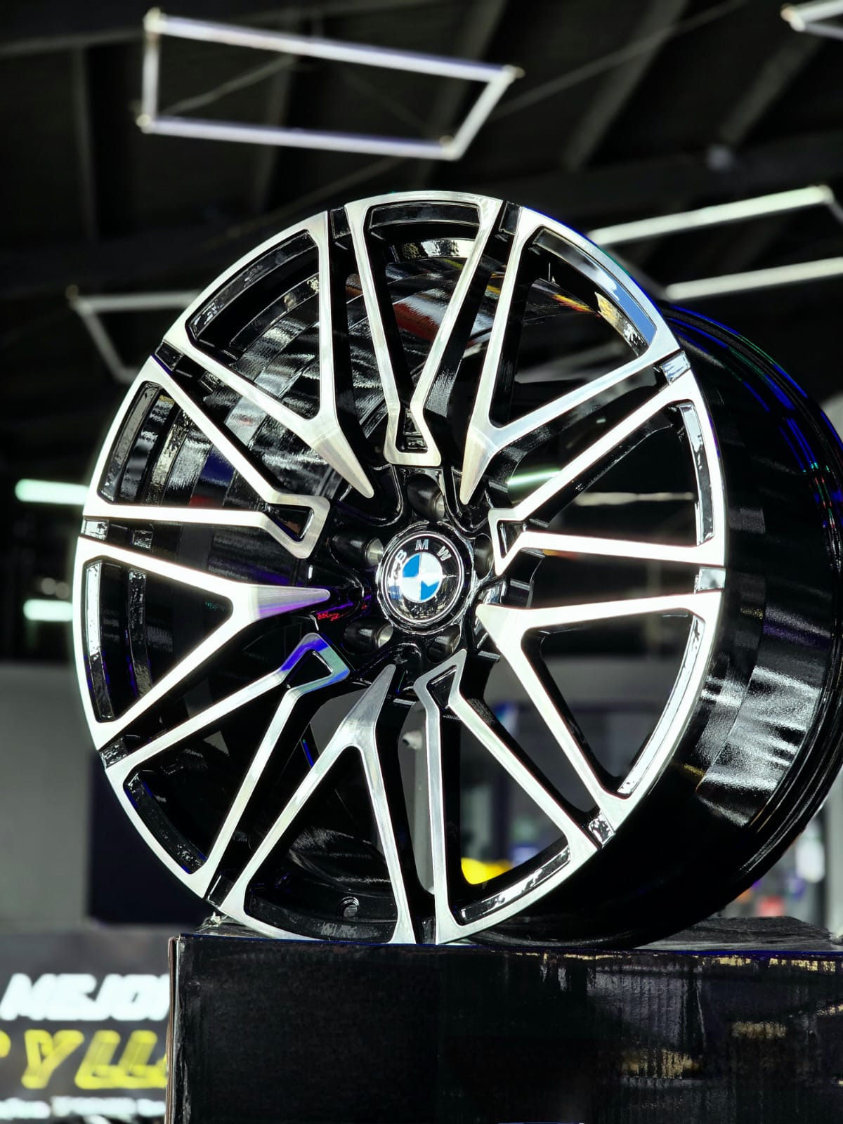 AV1BMW5H-03 21X10 5X120 ET40 CB74.1 + AV1BMW5H-04 21X11 5X120 ET37 CB74.1