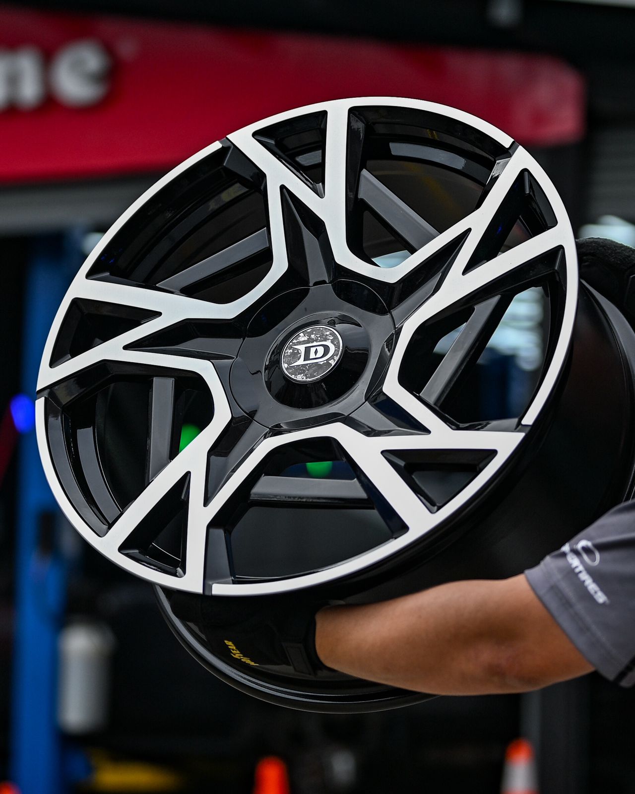 AV5H-14 20x8.5 5X108/114.3 ET35 CB73.1