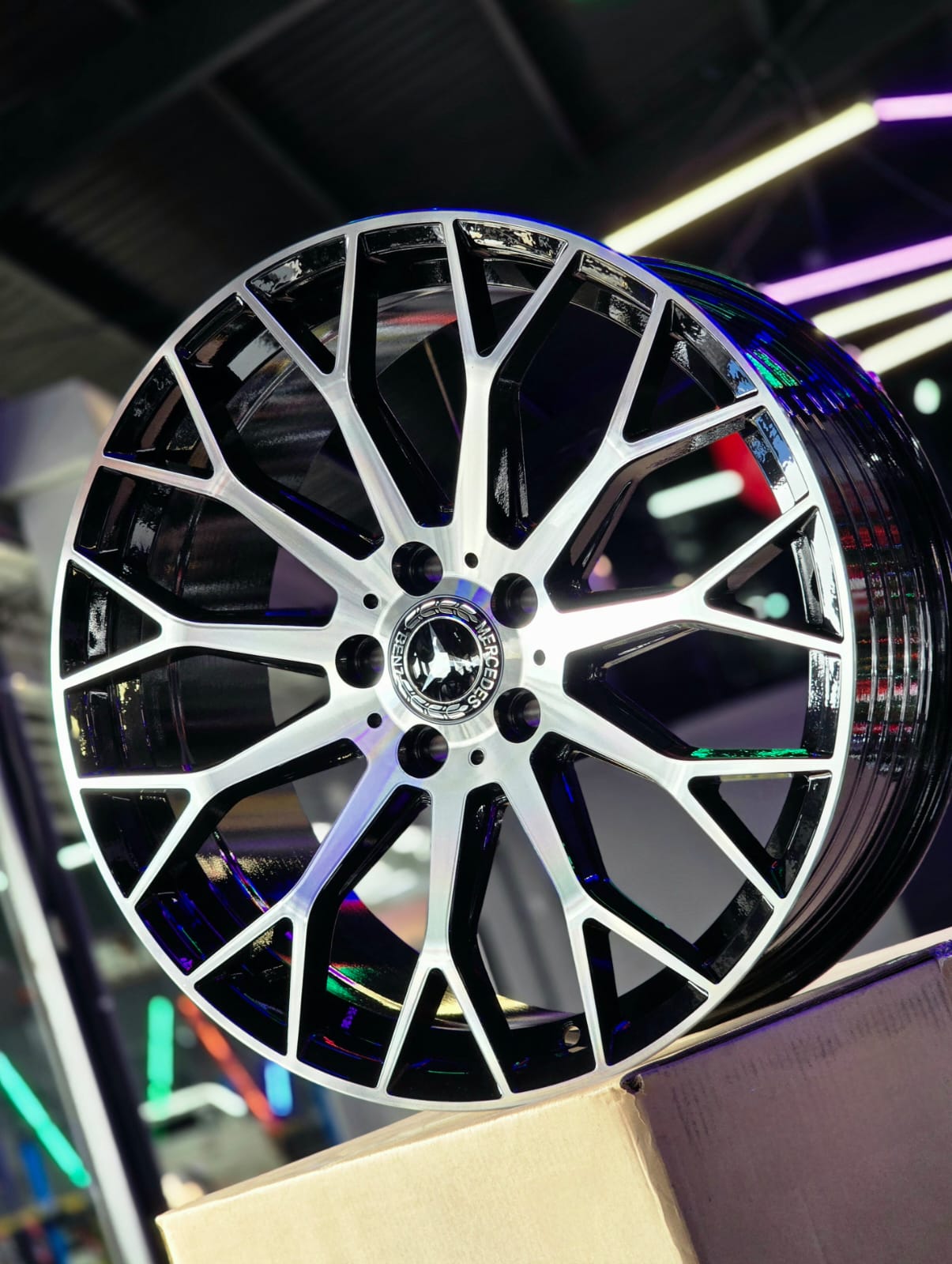 AV5HM-05 20X8.5 5X112 ET40 CB66.56 + AV5HM-06 20X9.5 5X112 ET45 CB66.56