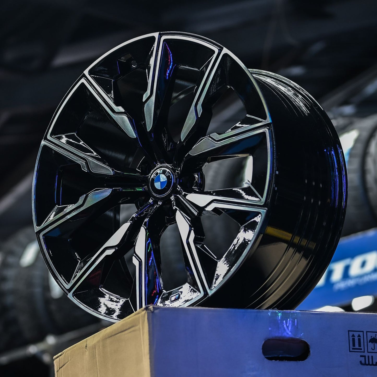 AVU5HM-03 21X8.5 5X112 ET25 CB66.6 + AVU5HM-04 21X10 5X112 ET40 CB66.6