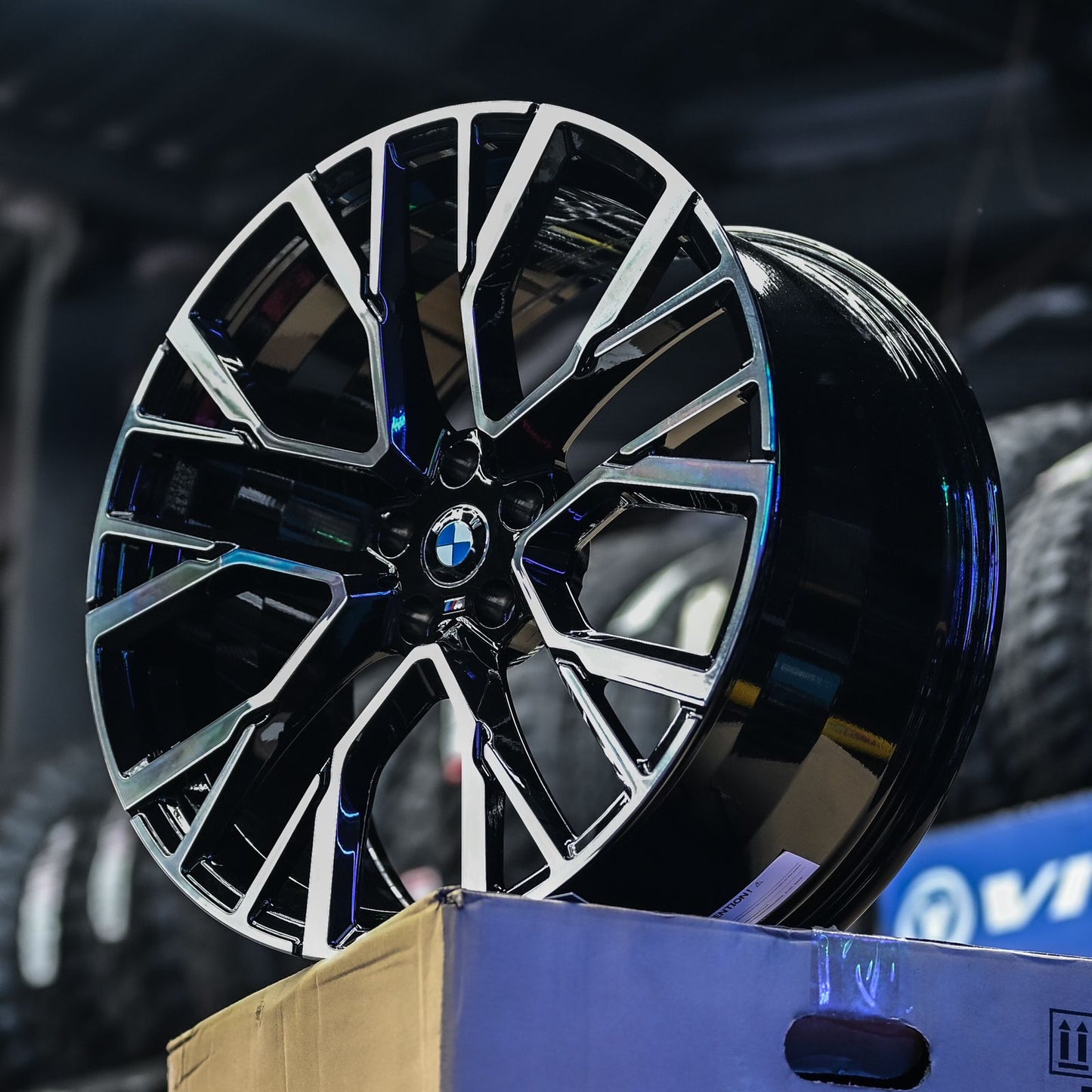 AVU5HM-24 21X9.5 5X112 ET37 CB66.45 + AVU5HM-25 21X10.5 5X112 ET40 CB66.45