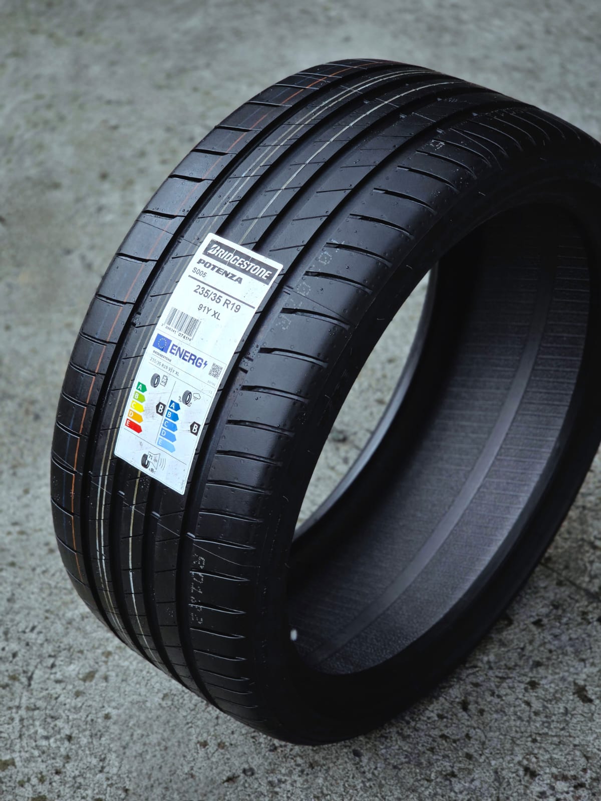 235/35R19 Bridgestone Potenza S005
