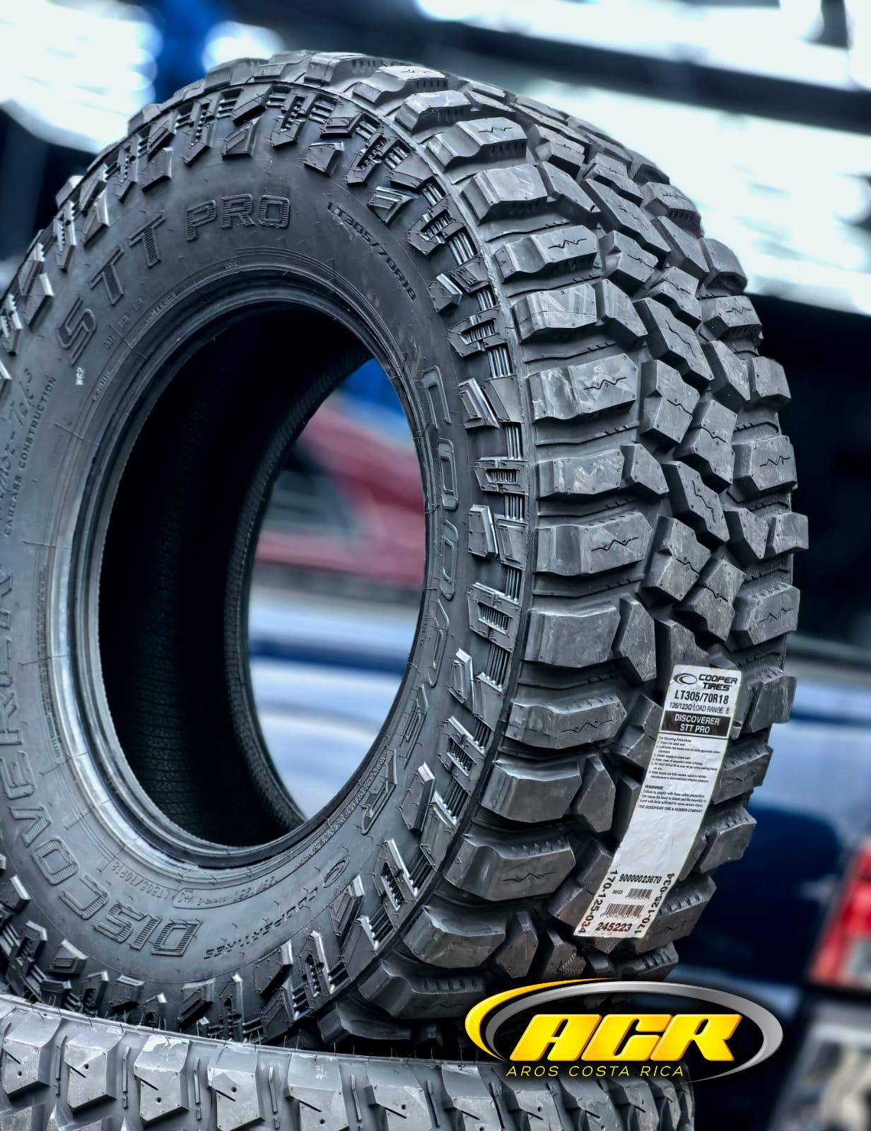 305/70R18 Cooper Discoverer STT PRO MT
