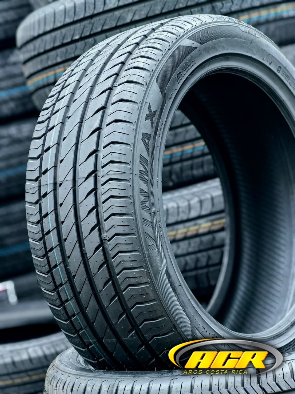 215/55R18 Vinmax Ultraline D1