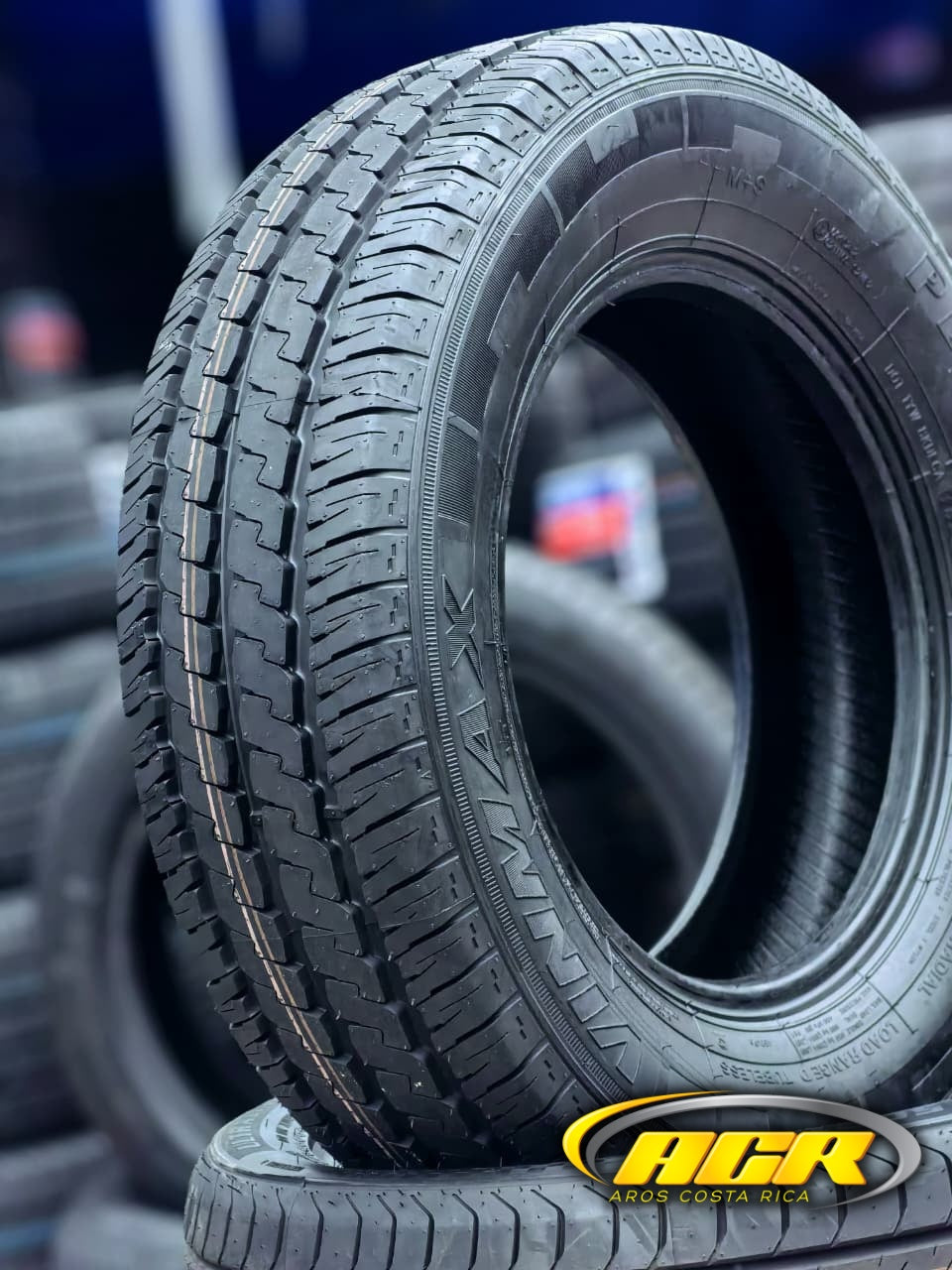 215/70R15C Vinmax Plus V03 8PR