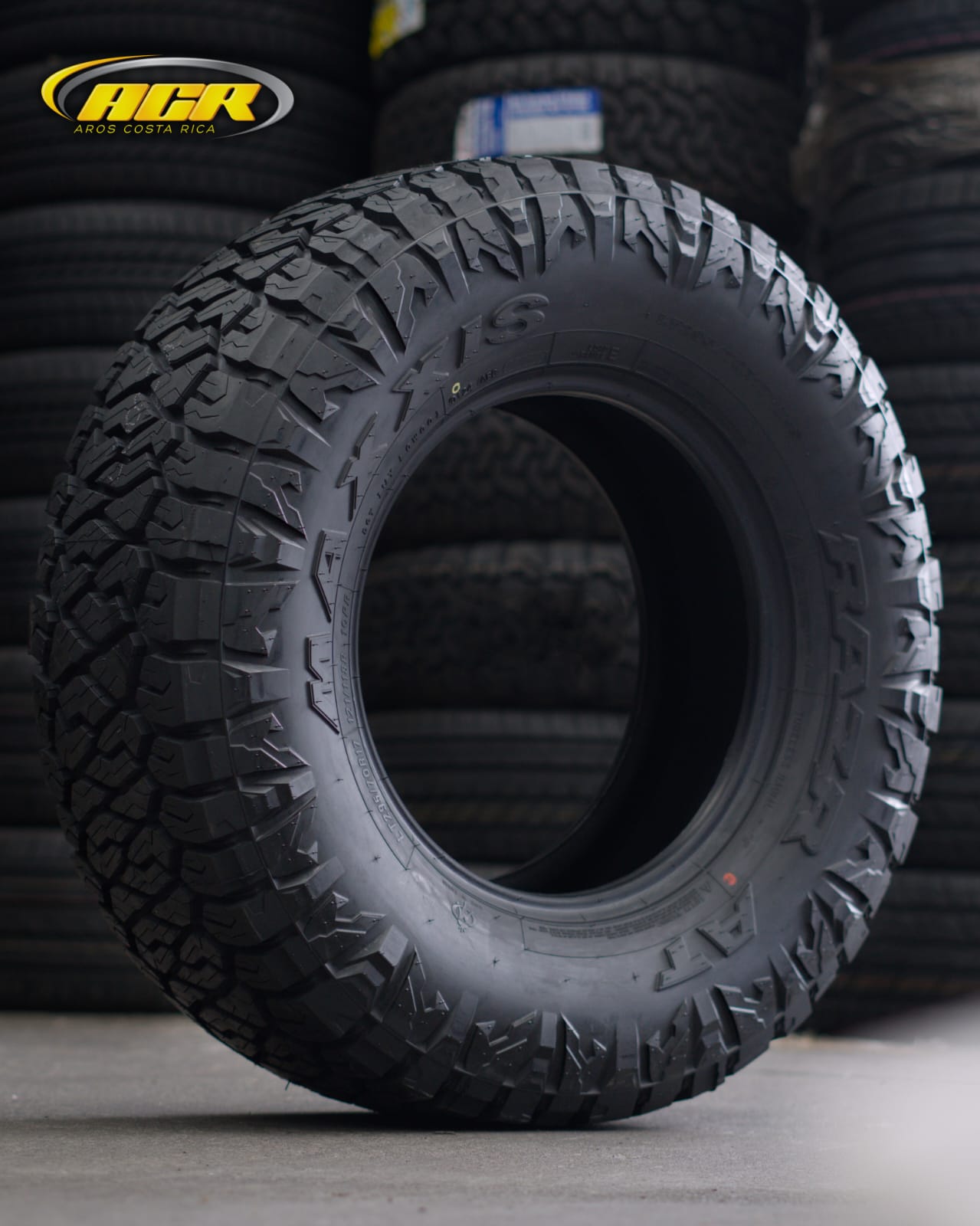 295/70R17 Maxxis Razr AT811
