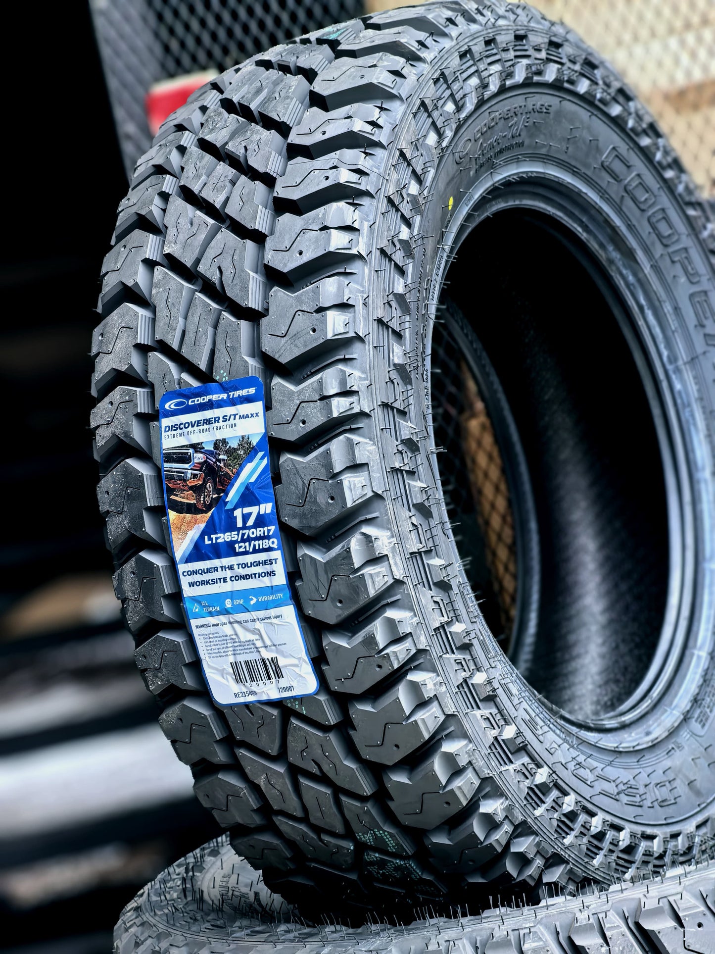 265/70R17 Cooper Discoverer S/T Maxx