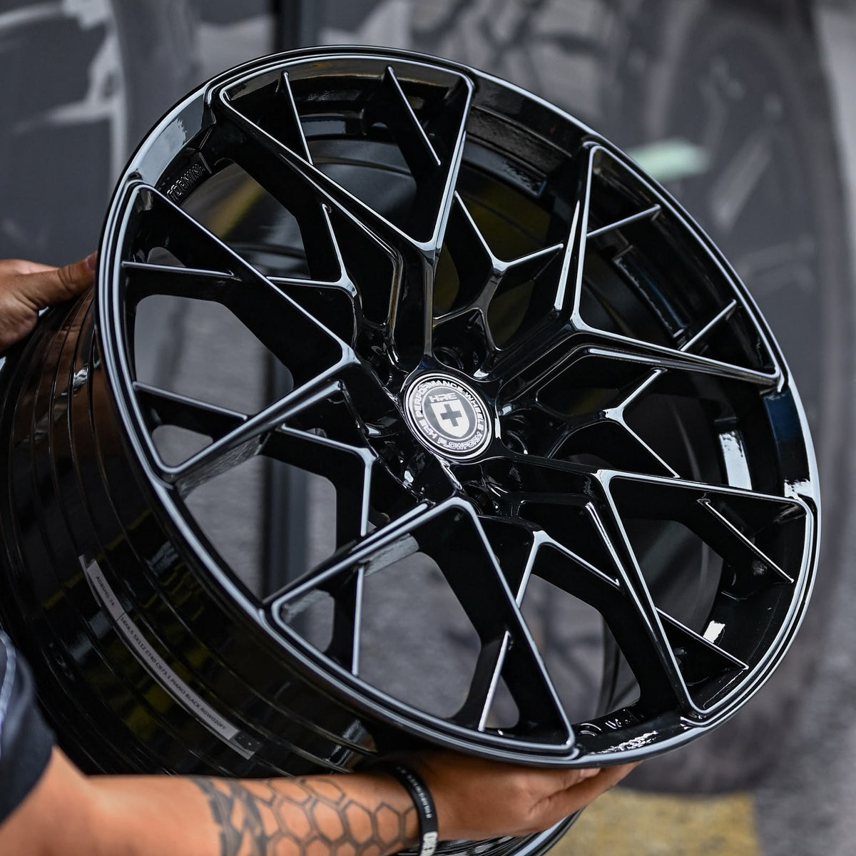 AD85HG-74 18X8.5 5X112 ET40 CB73.1